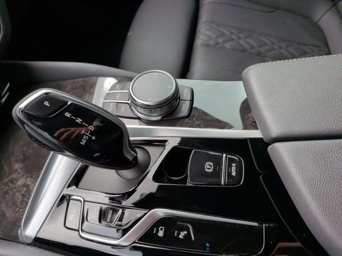 Certified 2023 BMW 530e w/ Premium Package image 19