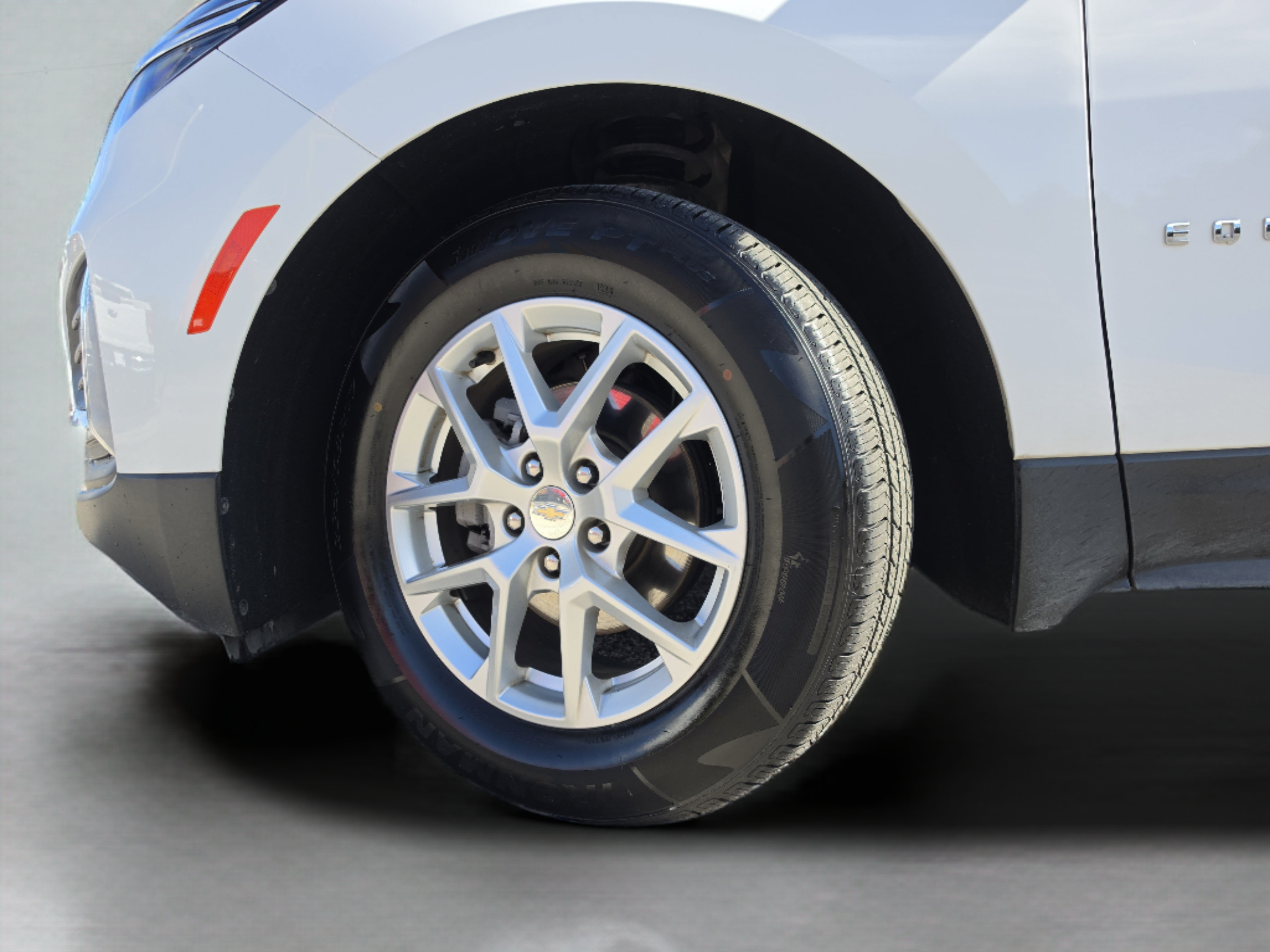 Used 2024 Chevrolet Equinox LT FWD image 39