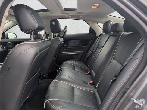 Used 2019 Jaguar XJ R-Sport RWD image 18