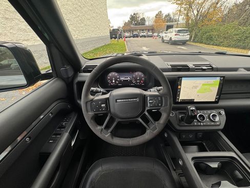 Used 2023 Land Rover Defender 110 image 57