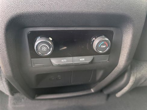 New 2026 Chevrolet Traverse LT image 13