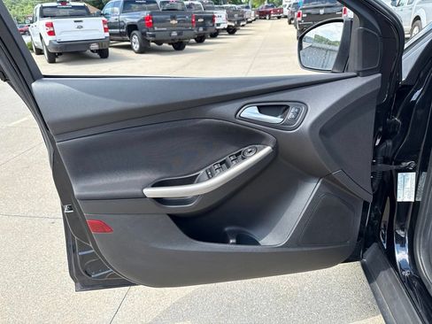 Used 2018 Ford Focus Titanium FWD image 19