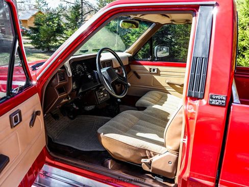 Used 1986 Toyota Pickup 4x4 Regular Cab Turbo image 22