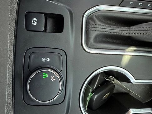 Used 2019 Chevrolet Traverse Premier FWD image 21