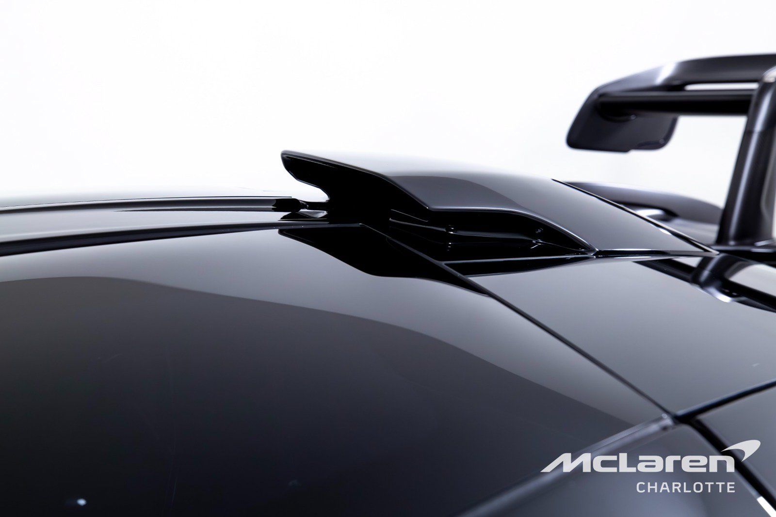 Used 2019 McLaren Senna RWD image 37