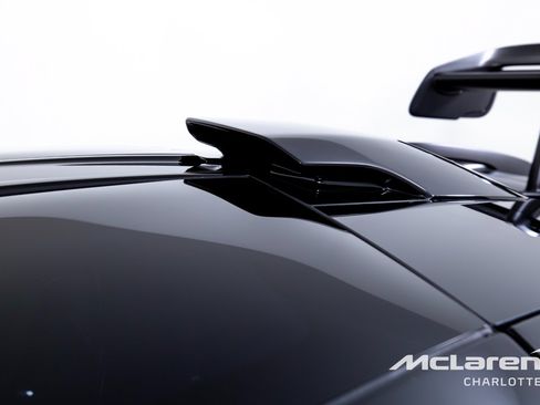 Used 2019 McLaren Senna RWD image 37