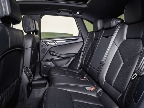 Certified 2026 Porsche Macan AWD/4WD image 17