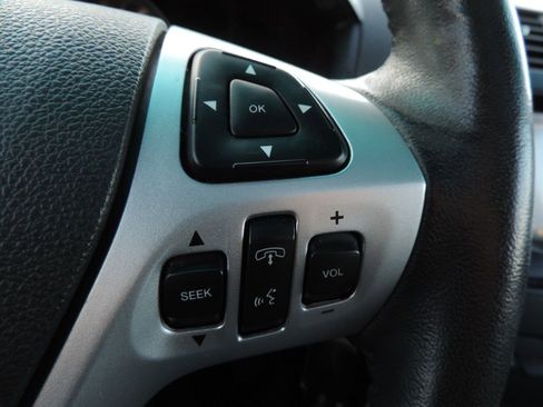 Used 2014 Ford Explorer XLT w/ Equipment Group 202A image 30