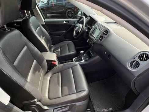 Used 2017 Volkswagen Tiguan S image 29