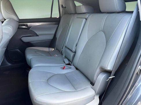 Used 2020 Toyota Highlander Limited image 24