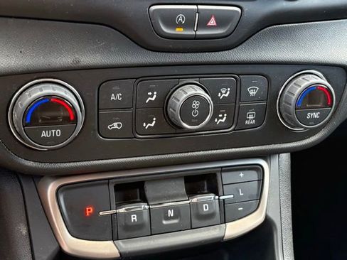 Used 2022 GMC Terrain Denali image 15