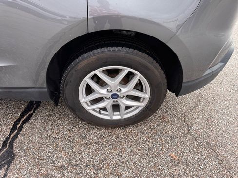 Used 2022 Ford Edge SEL w/ Convenience Package image 3