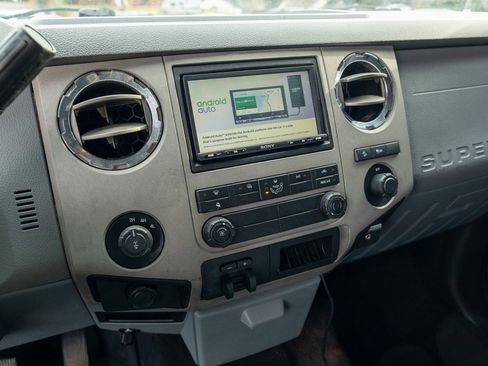 Used 2013 Ford F250 XLT w/ XLT Interior Pkg image 18