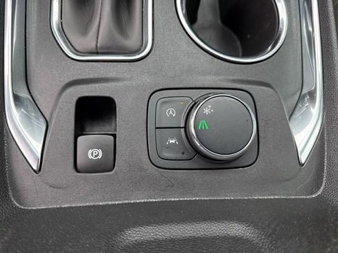 Used 2023 Chevrolet Traverse LT image 20