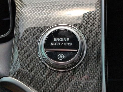 Used 2025 Mercedes-Benz GLC 300 4MATIC image 29