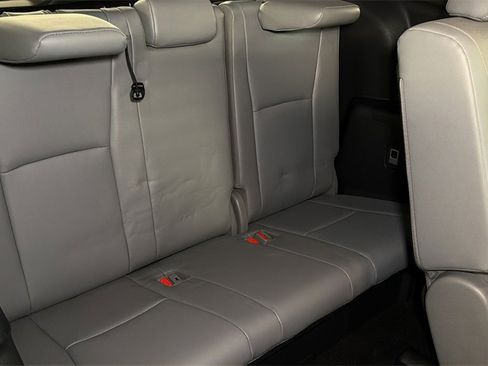 Used 2021 Toyota Highlander Limited image 25