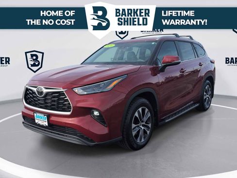 Used 2024 Toyota Highlander XLE FWD image 1