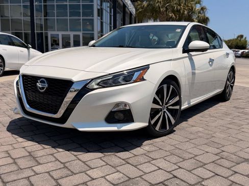 Used 2020 Nissan Altima 2.0 Platinum FWD image 1