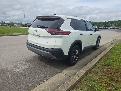 Used 2023 Nissan Rogue S AWD/4WD image 3