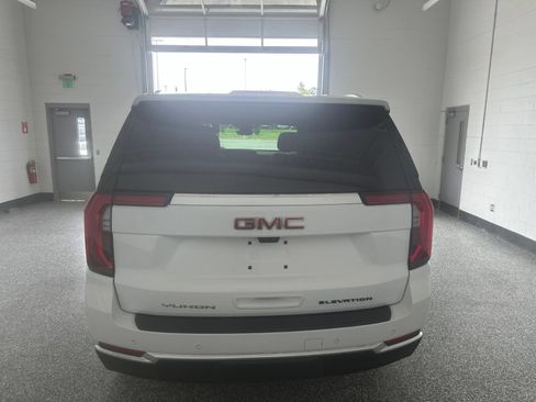Used 2025 GMC Yukon Elevation w/ Technology Package AWD/4WD image 7