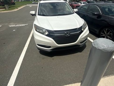 Used 2017 Honda HR-V EX image 8