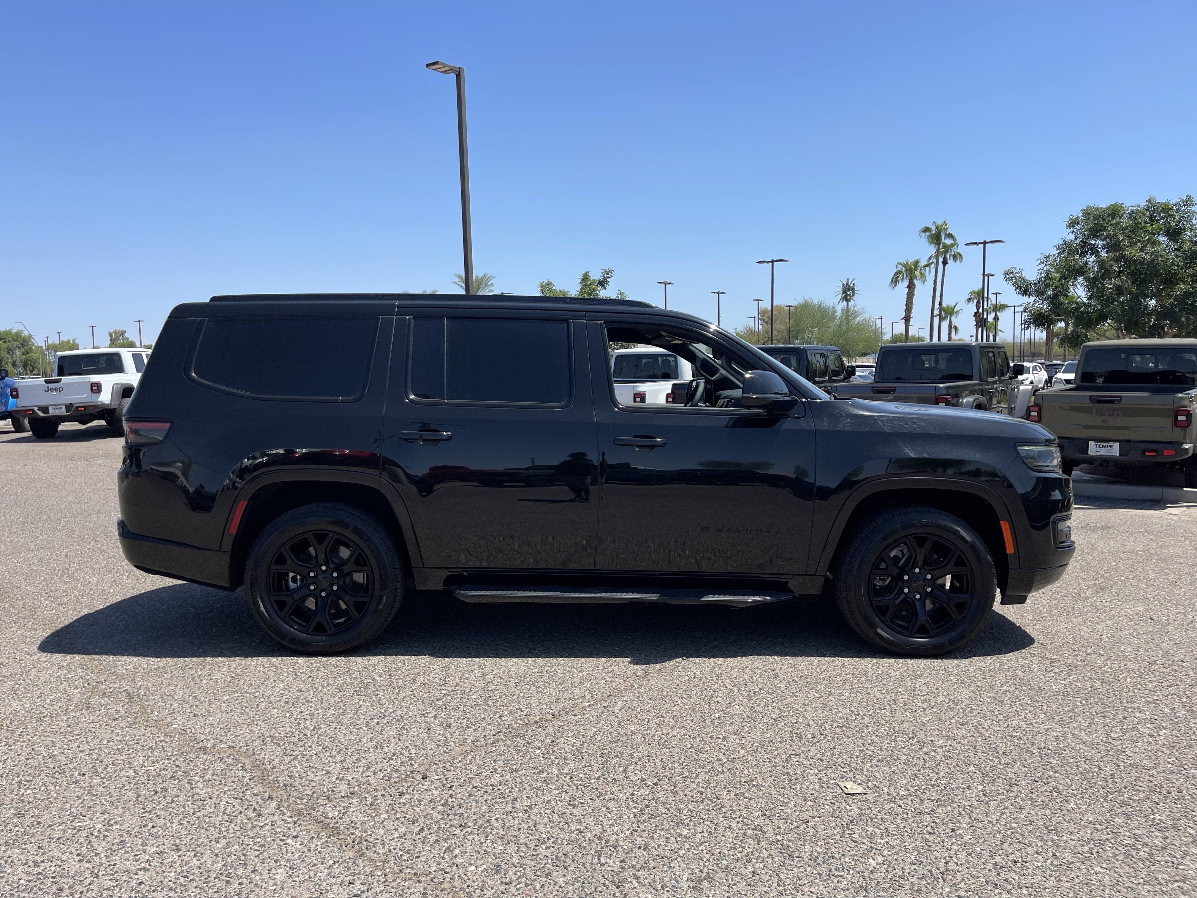 Certified 2025 Jeep Wagoneer Series II AWD/4WD image 7