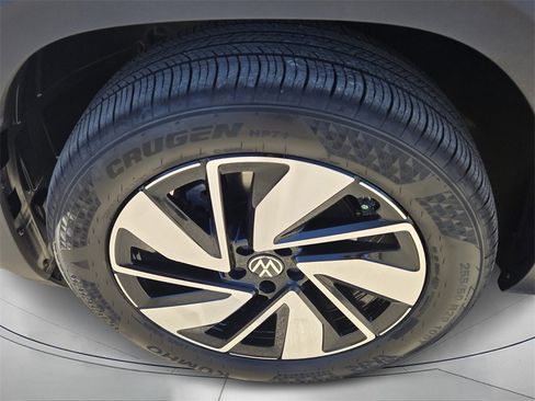 Certified 2025 Volkswagen Atlas SE w/ Panoramic Sunroof Package image 9