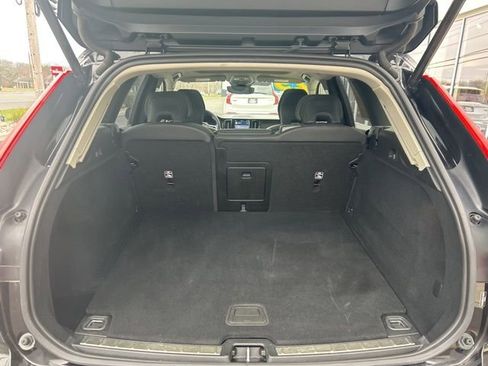 Used 2025 Volvo XC60 B5 Plus image 10