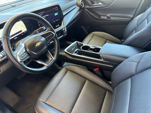 Used 2025 Chevrolet Equinox LT w/ Convenience Package II FWD image 9