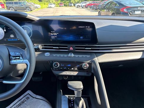 Used 2024 Hyundai Elantra SEL FWD image 27