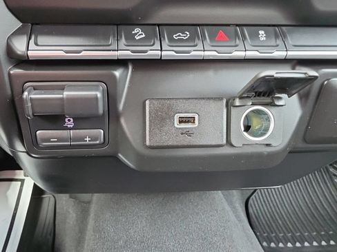 Certified 2019 Chevrolet Silverado 1500 Custom Trail Boss w/ Custom Convenience Package AWD/4WD image 17