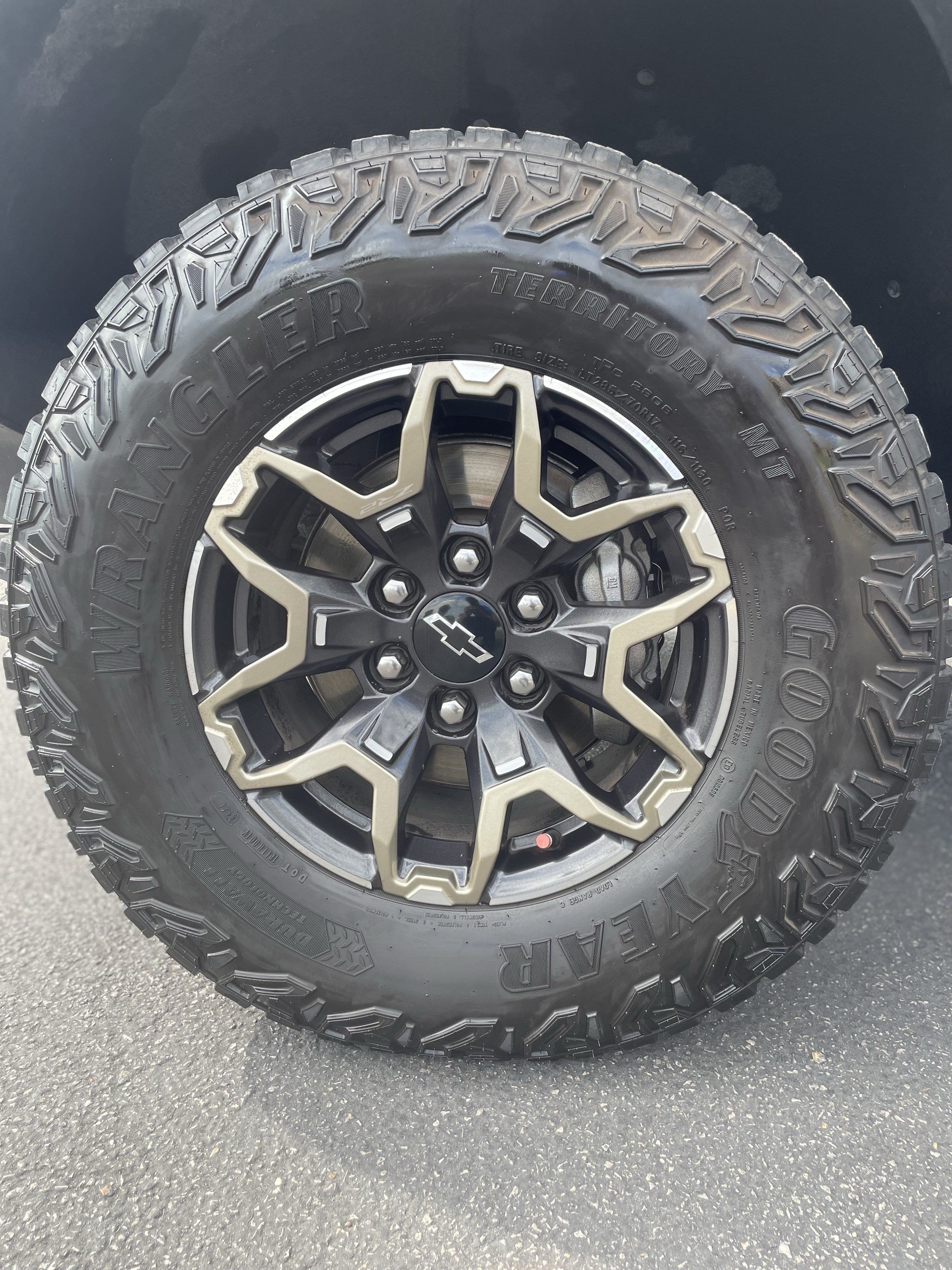 Used 2024 Chevrolet Colorado ZR2 w/ ZR2 Convenience Package III AWD/4WD image 30