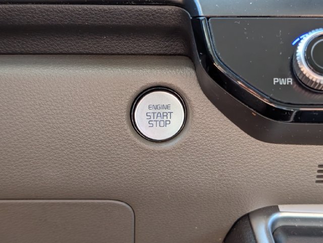 Used 2025 Kia Carnival LX FWD image 27