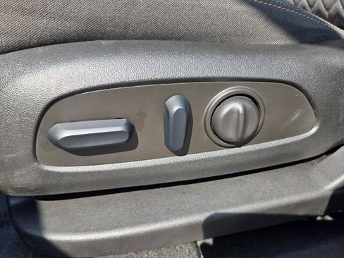 Used 2023 Chevrolet Equinox LT FWD image 20
