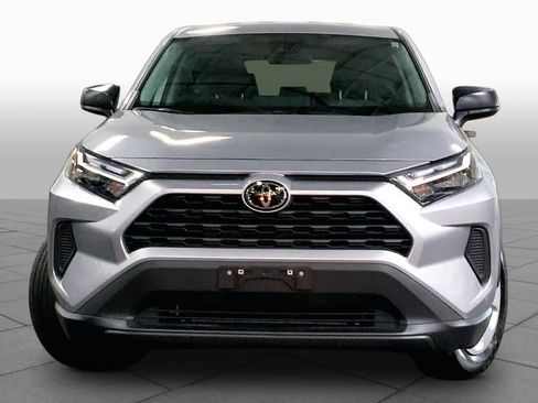 Used 2024 Toyota RAV4 LE AWD/4WD image 4