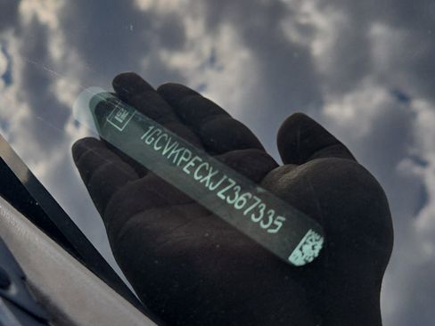 Used 2018 Chevrolet Silverado 1500 Custom w/ Custom Value Package AWD/4WD image 19