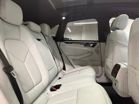 Certified 2026 Porsche Macan AWD/4WD image 27