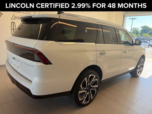 Certified 2026 Lincoln Navigator Reserve AWD/4WD image 3