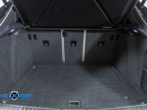 Used 2024 Porsche Macan AWD/4WD image 36