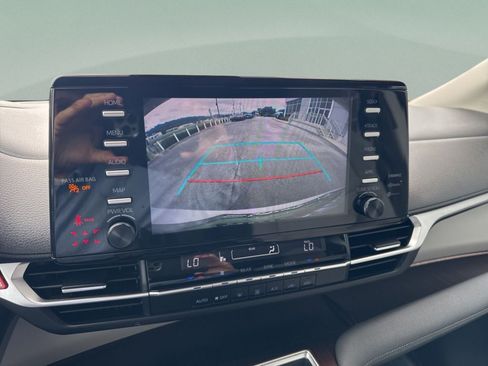 Used 2023 Toyota Sienna LE FWD image 14
