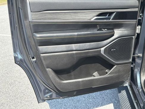 Used 2024 Jeep Wagoneer Series II w/ Flexible Seating Group RWD image 22