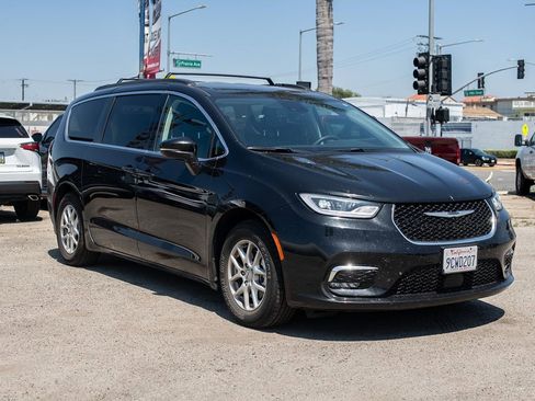 Used 2022 Chrysler Pacifica Touring-L image 1