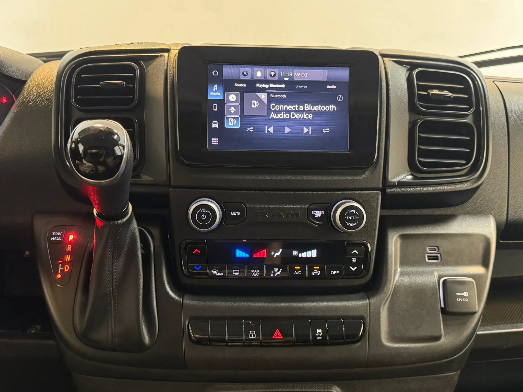 Used 2024 RAM ProMaster 2500 w/ Convenience Group FWD image 15