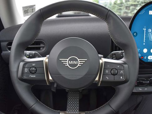 Used 2025 MINI Cooper 2-Door Hardtop FWD image 19