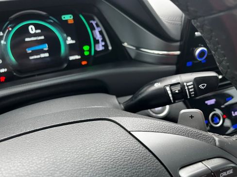 Used 2022 Hyundai Ioniq SEL image 17