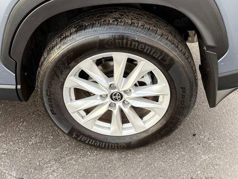 Certified 2022 Toyota Corolla Cross LE image 9