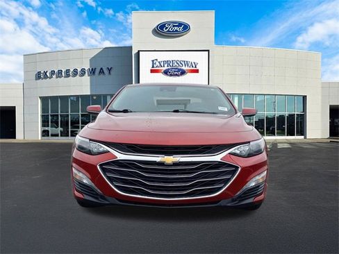 Used 2024 Chevrolet Malibu LT image 3