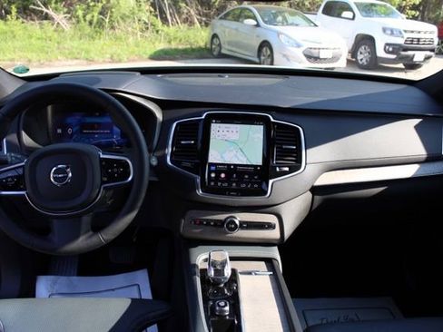 Certified 2024 Volvo XC90 T8 Ultimate AWD/4WD image 28