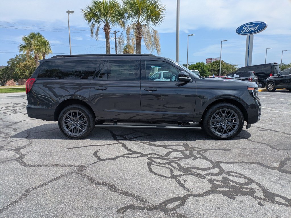 New 2027 Ford Expedition Max Platinum w/ Stealth Appearance Package RWD image 3