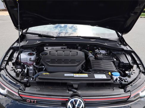 Certified 2025 Volkswagen GTI SE FWD image 10